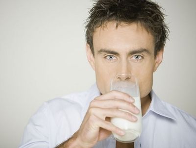 男人常喝牛奶有啥危害_新浪山西健康